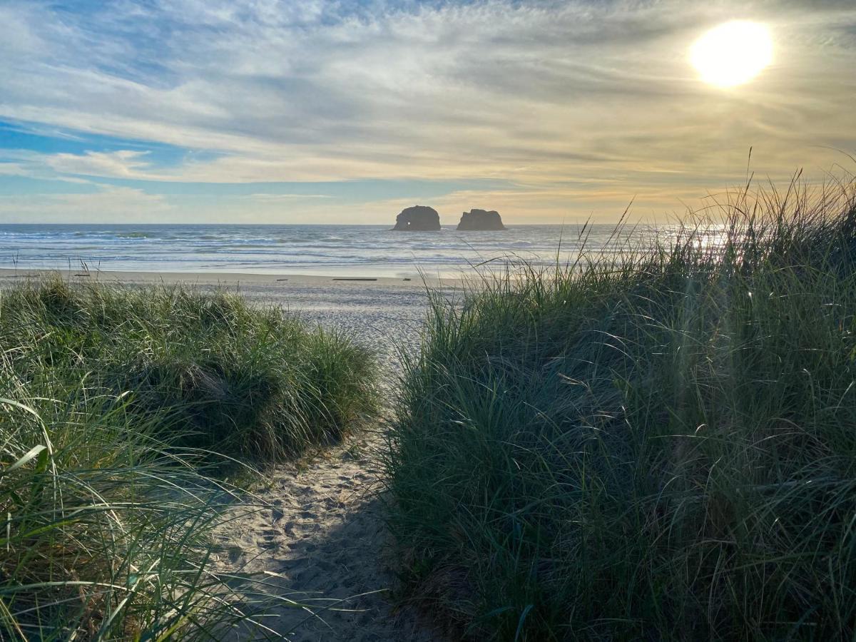 Rockaway Beach Vibes,Waterfront Oceanfront Rockaway Beach House Near Downtown,Wifi, Washer Dryer Exterior foto